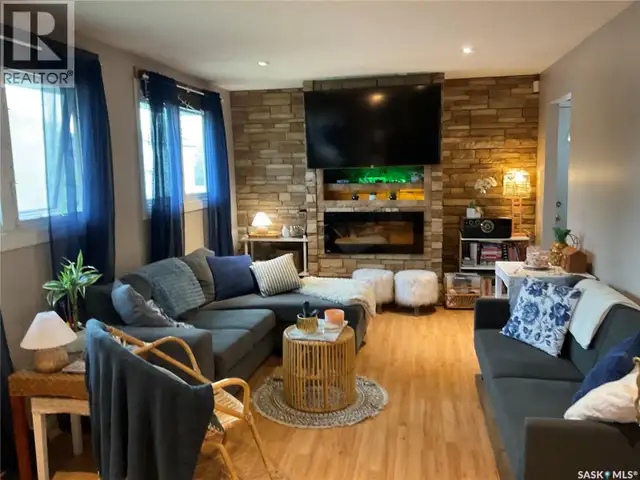302 Dunlop STREET Saskatoon, Saskatchewan in Houses for Sale in Saskatoon - Image 3