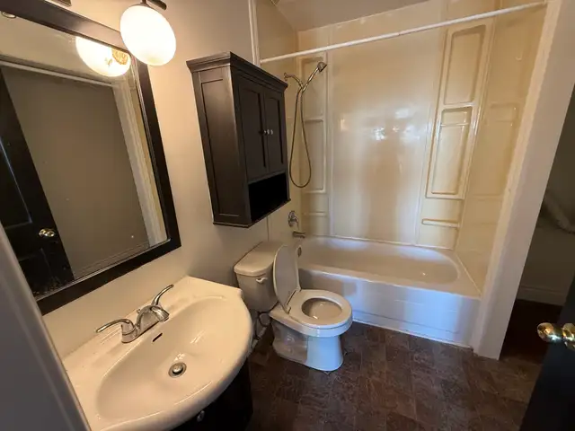 Spacious 3 Bedroom Unit For Rent in Long Term Rentals in Saint John - Image 10