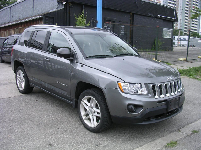 2012 Jeep Compass LIMITED in Cars & Trucks in City of Toronto - Image 2