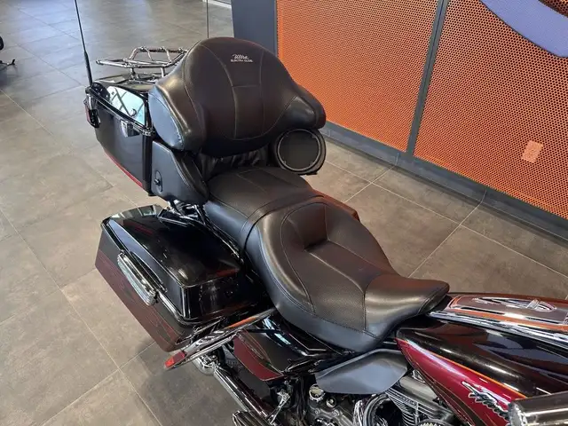 2011 Harley-Davidson CVO Ultra Classic Electra Glide in Street, Cruisers & Choppers in Grande Prairie - Image 11