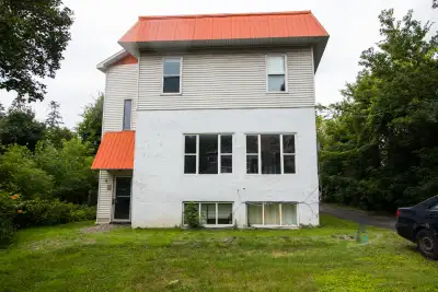 Très bel appartement, récemment renové, bien situé au coeur de Hull. Proche de tout (Centre ville de...