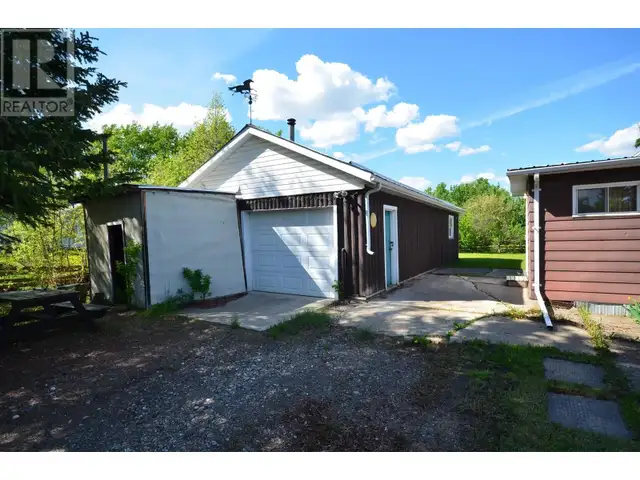 10874 261 ROAD Fort St. John, British Columbia in Houses for Sale in Fort St. John - Image 35