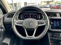 * Panoramic power sunroof * LED tail lights * Automatic LED reflector headlights with LED Daytime *... (image 5)