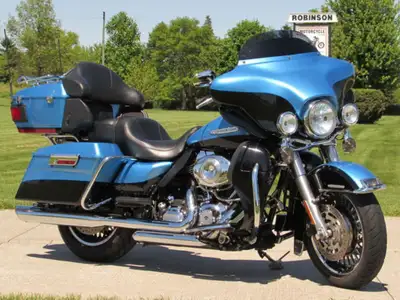 22,000 Miles - Tru Dual Exhaust - ONLY $49 Week This Beautiful 2011 Harley Ultra LIMITED has Only 22...