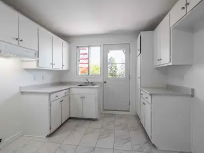 4 1/2 Appartement situé au 30 Boulevard St-elzéar O, à partir de 1450$/mois** Services inclus: -serv...