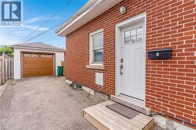 805 ROCKWAY Drive Kitchener, Ontario in Houses for Sale in Kitchener / Waterloo - Image 9