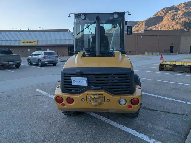 2020 CATERPILLAR 908M in Heavy Equipment in Edmonton - Image 7