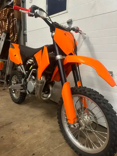 Great shape fully rebuilt top and bottom end 1 hour on it never raced fmf pipe and silencer, vforce...