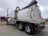Low HRS, LOW KMS 2019 Peterbilt 348 Tandem Hydrovac Camex Smartvac Hydro Vac non-code KMS: 63,933 HR... (image 7)