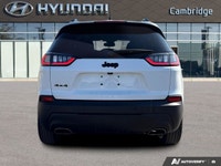 This Jeep Cherokee delivers a Regular Unleaded V-6 3.2 L/198 engine powering this Automatic transmis... (image 3)
