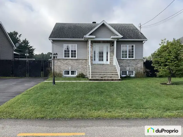 $489,000 - Bungalow for sale in Lanoraie in Houses for Sale in Laval / North Shore - Image 2