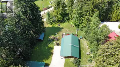 Bayview Beauty 12 minutes southwest of Nakusp along the eastern shores of the Arrow Lakes. This subd...