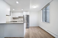 Governor's Square at 945 Jervis Street boasts spacious, modern bachelor, 1 & 2 bedroom suites includ... (image 5)