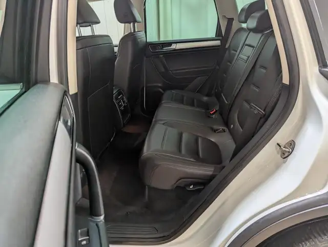 2015 Volkswagen Touareg 3.6L Comfortline Bluetooth | Heated S... in Cars & Trucks in Calgary - Image 13