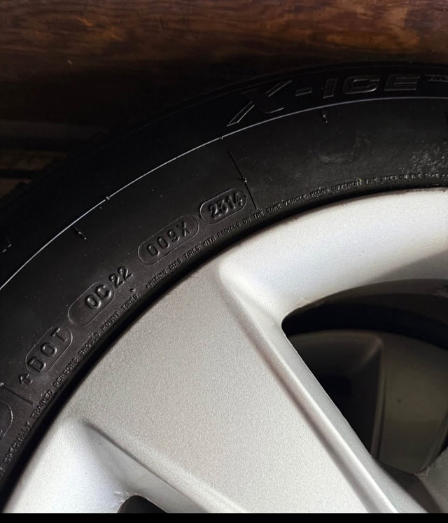 215 65 17 Michelin Snow Tires (Dodge Charger) in Tires & Rims in Oshawa / Durham Region - Image 2