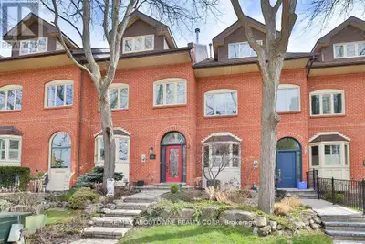 Tucked into an exclusive enclave of just 48 homes, steps to Bronte's waterfront trail and a short st...
