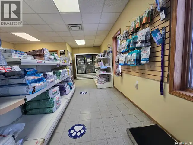 416 7TH AVENUE NW Weyburn, Saskatchewan in Commercial & Office Space for Sale in Regina - Image 8