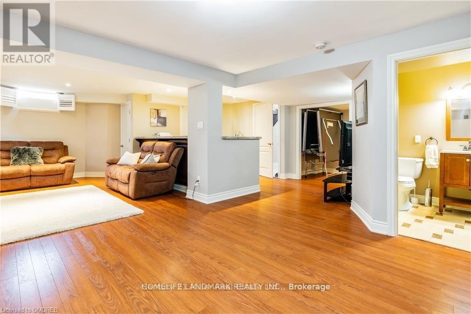 2384 PARKGLEN AVENUE Oakville (WM Westmount), Ontario 2