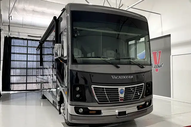 2024 Holiday Rambler Vacationer 35K - Gas Class A Motorhome. in RVs & Motorhomes in Red Deer - Image 7