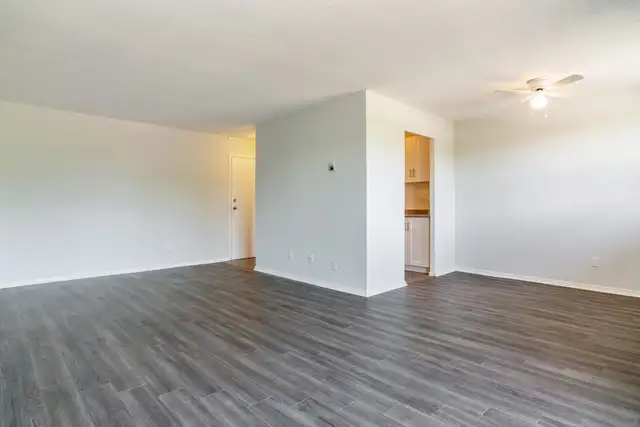 Pontiac Court Highrise - 2 Bedroom available at 1270 Pontiac Cou in Long Term Rentals in Sarnia - Image 13
