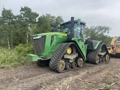 John Deere 13.6L 640hp, 18SP PS, Diff Lock, Camso 36in., PTO, 110GPM HYD Pump, 6 SCV's, IPM, Signatu...