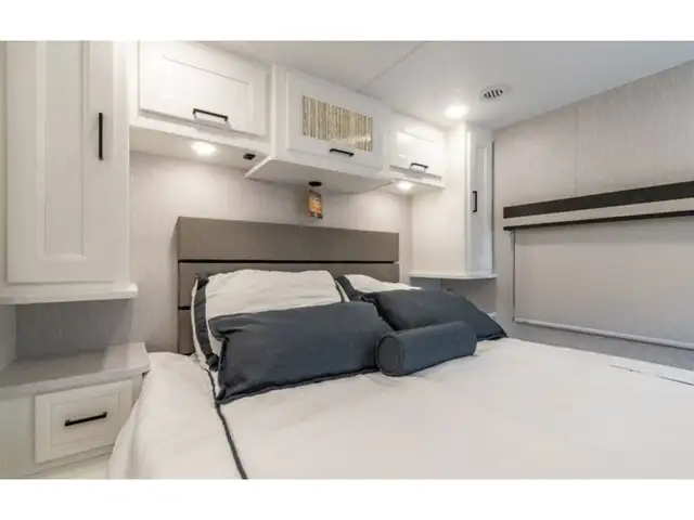 2023 Coachmen Encore 325 Classe A Full Body paint VR / RV in RVs & Motorhomes in Laval / North Shore - Image 24