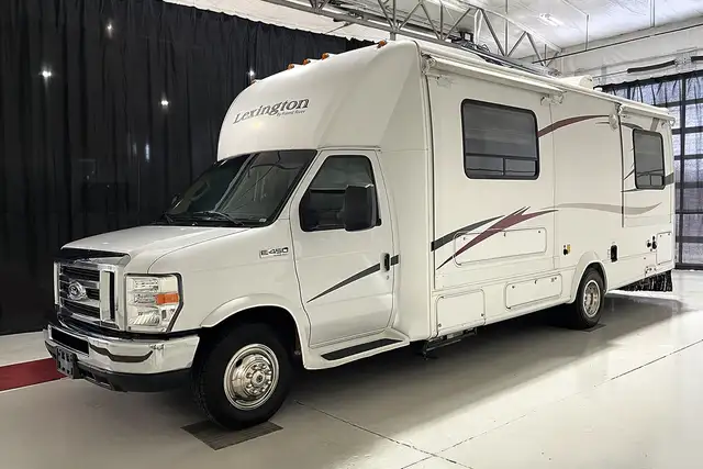 2015 Forest River Lexington 265DS – Pre-Owned Class B+ Motorhome in RVs & Motorhomes in Red Deer - Image 6