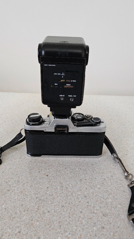 Olympus OM10 Film Camera + 50mm 1.8 + 80-200mm F4 Macro + Bag in Cameras & Camcorders in Dartmouth - Image 2