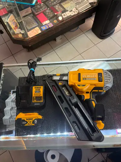 We are selling a used Dewalt Framing Nailer with Battery *Tested and in perfect working order *Comes...