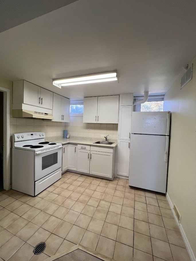 1 bedroom walkout basement for rent in Bradford 5