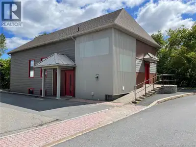 Prime Downtown Edmundston Commercial Opportunity! Looking to expand your business or establish a pre...