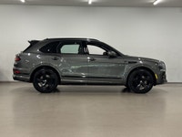 Découvrez le parfait équilibre entre luxe, performance et prestige avec ce magnifique Bentley Bentay... (image 8)