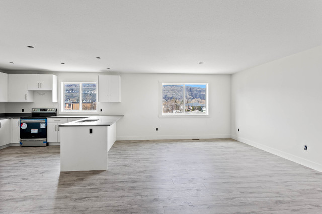 BRAND NEW UPPER FLOOR 1/2 Duplex - Available Immediately in Long Term Rentals in Kamloops - Image 3