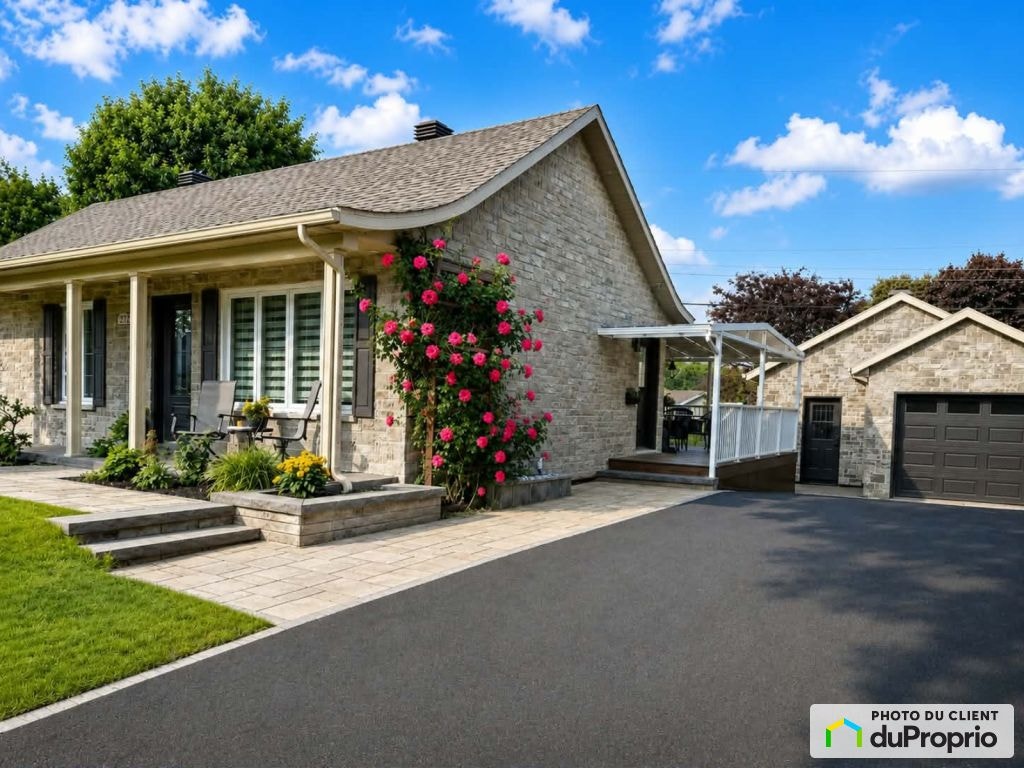 $589,900 - Bungalow for sale in St-Nicolas — photo 1