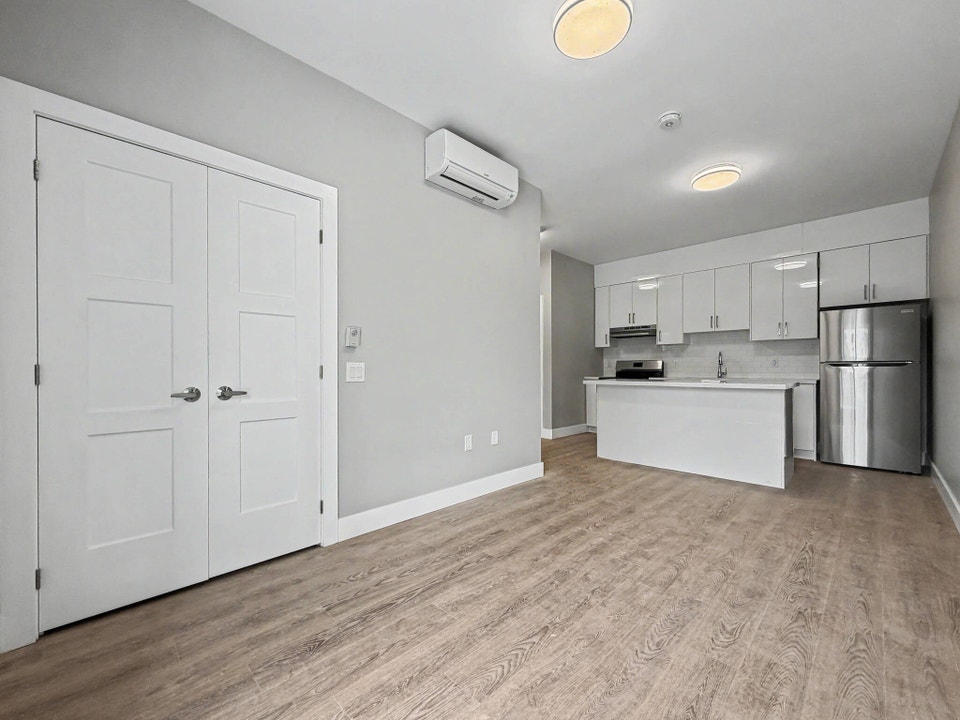 Unit 6- 199 Pine Street Tay Ontario L0K 2C0 5