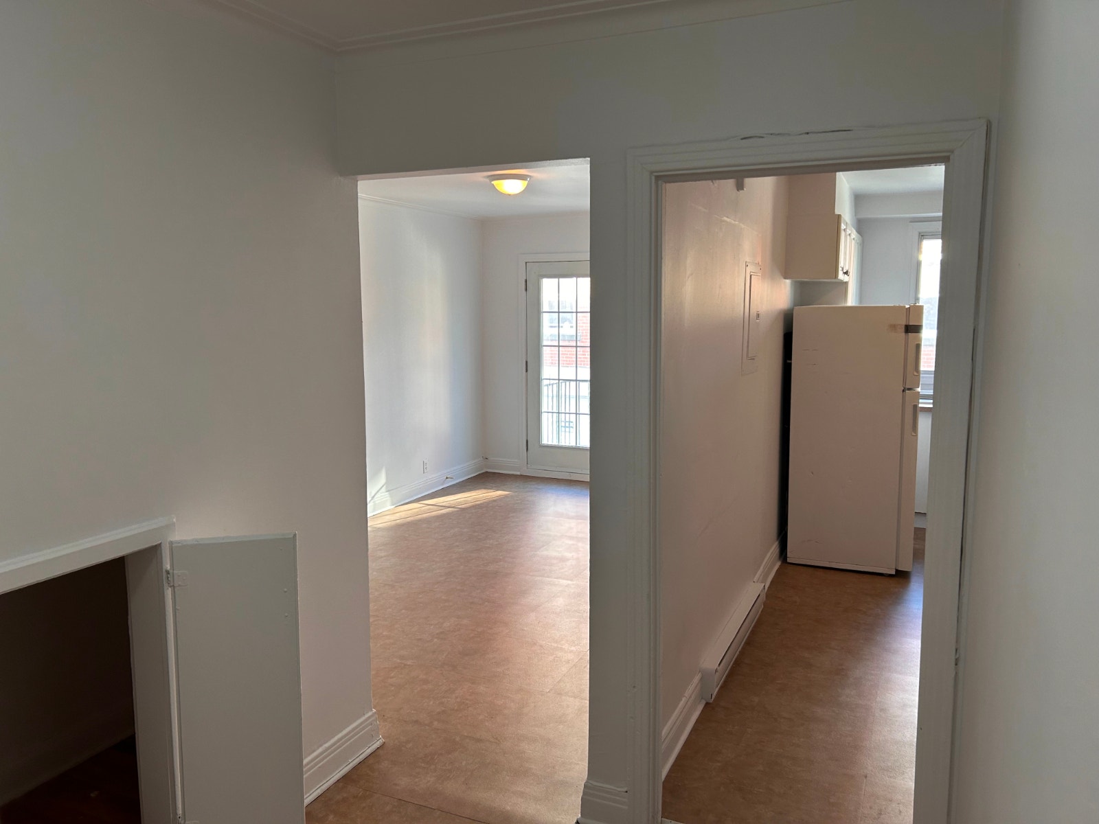 Simple 3 1/2 NDG 2nd Floor Apt N7 — photo 2