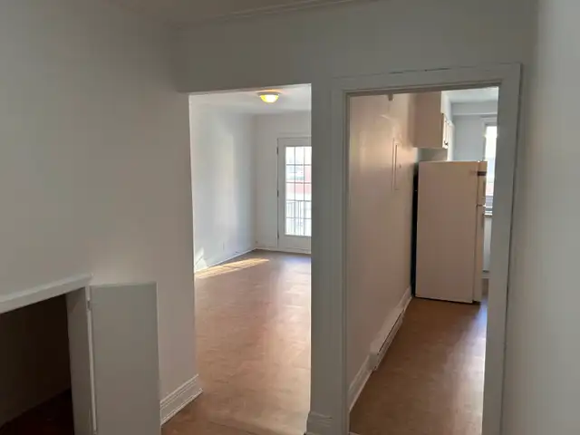 Simple 3 1/2 NDG 2nd Floor Apt N7 in Long Term Rentals in City of Montréal - Image 3