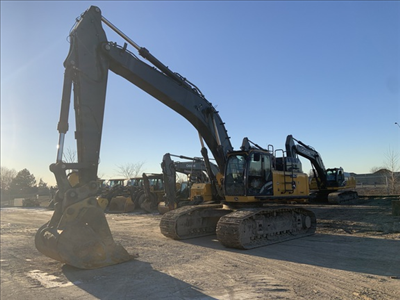 Hours: 4190 | Location: Mississauga, ON, CA | Arms: Medium Arm; Attachments: Aux Hydraulics; Attachm...