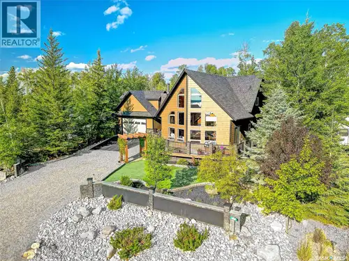 This newly renovated year round cabin is nestled in the back of a peaceful, quiet cul-de-sac. The st...
