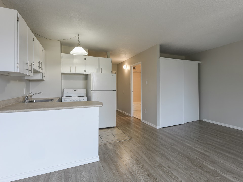 BEAUTIFUL & BRIGHT 1 BEDROOM APT IN SOUTHEND HALIFAX 5