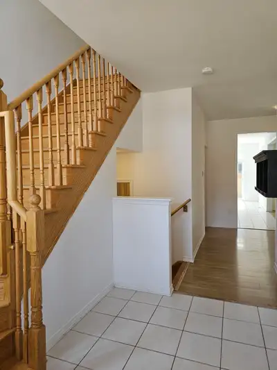 Large, modern home in a new development in Thorold. FOR RENT - BEAUTIFUL, NEWLY BUILT 4 BED, 2.5 BAT...