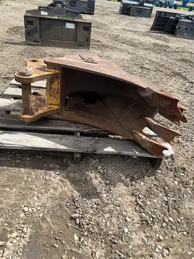 15" Frost Bucket - 8 ½ " inside to inside ears, 9 ½" inside top of arch to inside bottom Stock #B861...