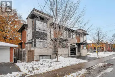 This tastefully appointed semi-detached is sure to "wow" the most discerning buyer. Light and airy w...