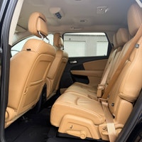 BLOWOUT PRICE!!!! 8.4" INFOTAINMENT SCREEN!! 7 PASSENGER!! LOW KMS!!! NAVIGATION!! HEATED LEATHER!!... (image 9)