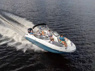 COMFORT AND PERFORMANCE The 231DC is a delightful dual console dayboat that has sumptuous comfort, e...
