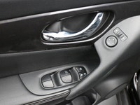 Just Traded! One Owner, Clean Carfax, Dealer Serviced! 2020 Nissan Rogue SV! Equipped with Blind Spo... (image 5)