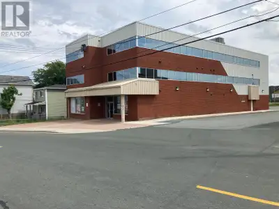 Retail and Office building for lease . 4742 sqft space. Previously occupied by Doctors . There is on...