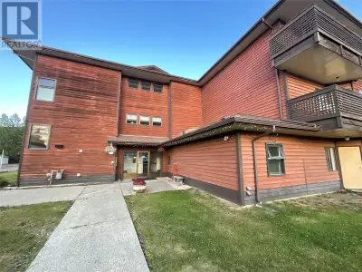 YOU DON’T HAVE TO BE A BACHELOR IN ORDER TO BUY THIS BACHELOR SUITE! Everything is within reach in t...