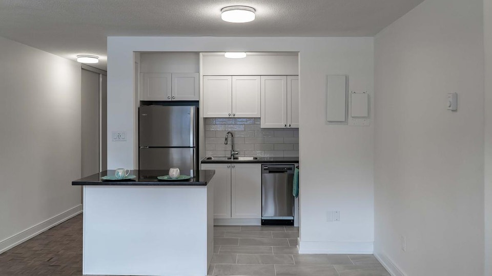 2 Bedroom Apartment for Rent - 490 Nelson Avenue 3