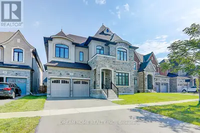 Welcome to this Luxury 5 bedrms detached home in the prestigious Patterson family Friendly Area. Wit...